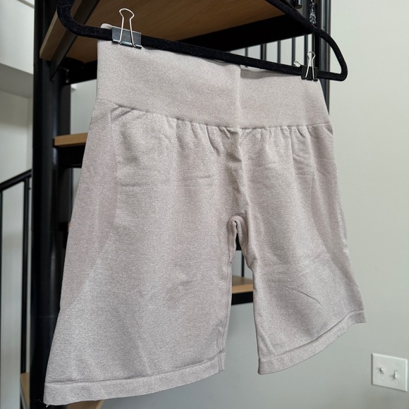 NVGTN Contour Seamless Shorts - Taupe - Picture 4 of 5